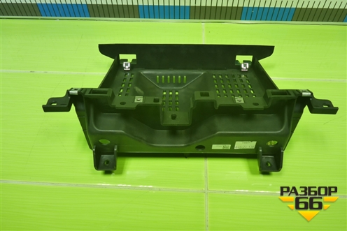 Кронштейн магнитолы (L8B2047A04) для Land Rover Defender с 2019г