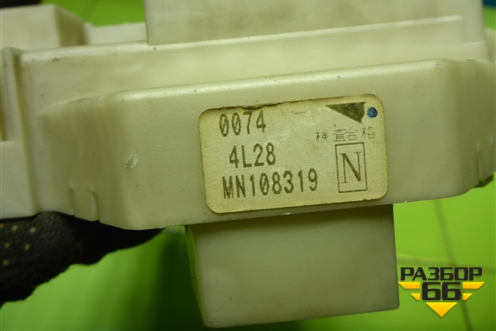 Блок предохранителей салонный (MN108319) для Mitsubishi Colt с 2004г (Кольт)