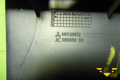Накладка внутренняя (на консоль правая) (MN148652) для Mitsubishi Colt с 2004г (Кольт)