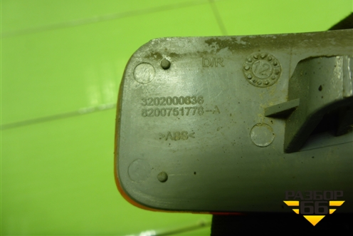 Отражатель в задний бампер правый (8200751778) для Renault Logan с 2004-2015г (Логан)