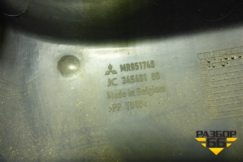 Накладка на торпедо (центральная) (MR951748) для Mitsubishi Colt с 2004г (Кольт)