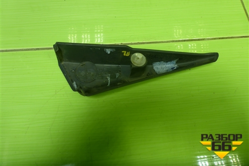 Накладка двери передней левой уголок (MR951579) для Mitsubishi Colt с 2004г (Кольт)