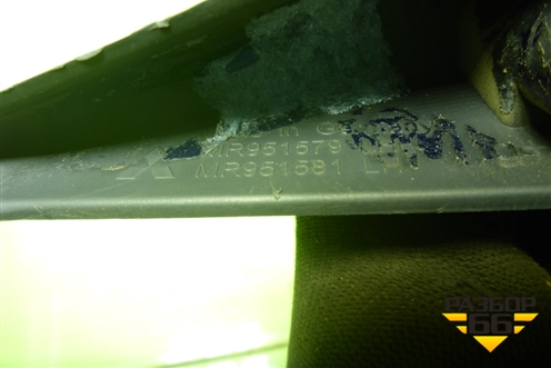 Накладка двери передней левой уголок (MR951579) для Mitsubishi Colt с 2004г (Кольт)