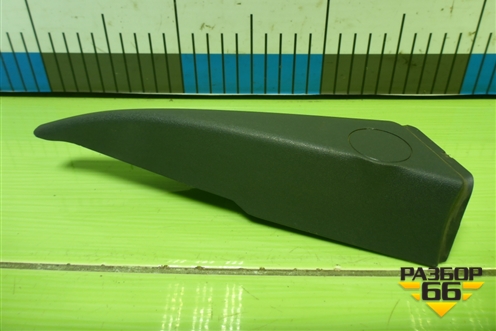 Накладка двери передней правой уголок (MR951580) для Mitsubishi Colt с 2004г (Кольт)