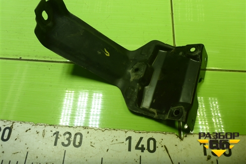 Кронштейн передней панели центральный (MN105688) для Mitsubishi Colt с 2004г (Кольт)