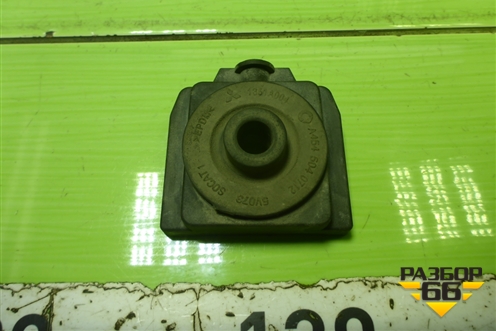 Кронштейн радиатора (MN105686) для Mitsubishi Colt с 2004г (Кольт)