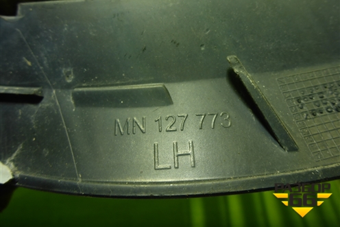 Решетка радиатора левая (MN127773) для Mitsubishi Colt с 2004г (Кольт)