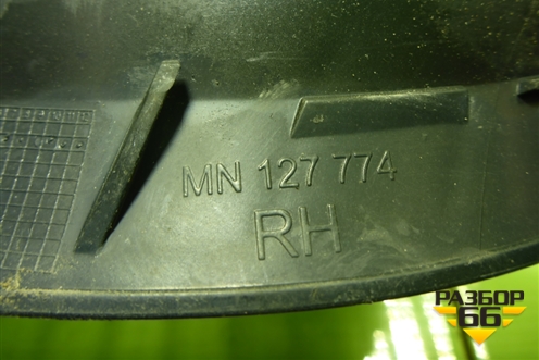 Решетка радиатора правая (MN127774) для Mitsubishi Colt с 2004г (Кольт)
