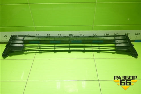 Решетка в передний бампер центральная (до 2016г) (5311202470) для Toyota Corolla (E18) с 2012-2019г (Королла 180)