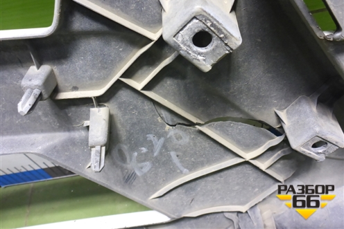 Бампер передний левая часть  (8406923C6200) для Dongfeng DFH4180