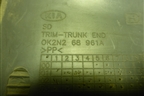 Обшивка багажника на заднюю панель (0K2N268961A) для Kia Spectra с 2001г (Спектра)
