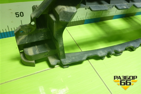 Кронштейн решетки радиатора (8U0853692C) для Audi Q3 с 2011-2018г (Ку 3)