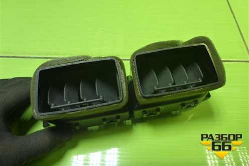 Дефлектор воздушный центральный (77610SMGE010) для Honda Civic 5D с 2005-2011г (Цивик)