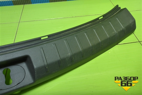 Обшивка багажника на заднюю панель (857712W000) для Hyundai Santa Fe с 2012-2018г (Санта Фе)