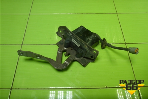 Петля капота левая (с птропатроном) (791102W000) для Hyundai Santa Fe с 2012-2018г (Санта Фе)