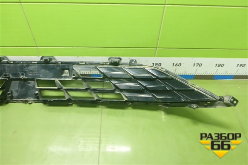 Решетка в передний бампер центральная (8891861846) для Geely Atlas 2 с 2023г (Атлас)