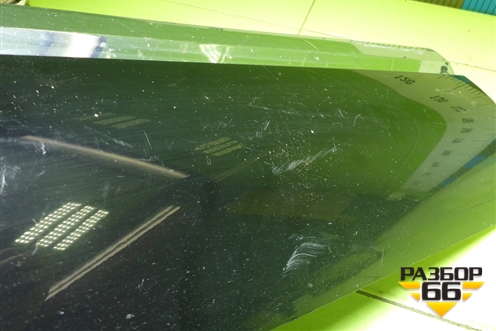 Накладка двери задней правой (7P6854950H) для Volkswagen Touareg с 2010-2018г (Туарег)