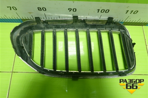 Решетка радиатора левая (51137390863) для BMW 5-серия G30 с 2017г