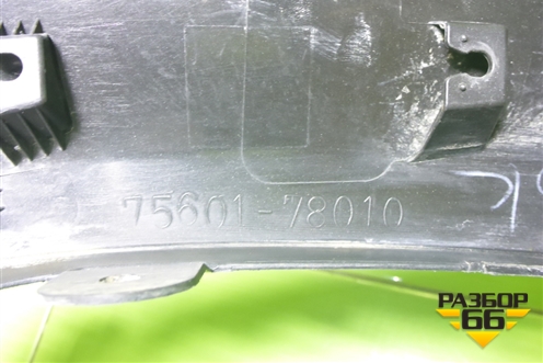 Накладка переднего крыла правого (7560178010) для Lexus NX 200 с 2014-2021г (НХ)