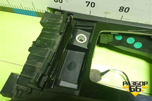 Подлокотник (правый руль) (A2046800150) для Mercedes Benz C-Klass W204 с 2007-2014г (Ц)