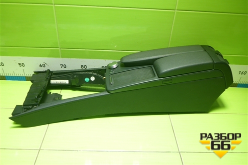 Подлокотник (правый руль) (A2046800150) для Mercedes Benz C-Klass W204 с 2007-2014г (Ц)