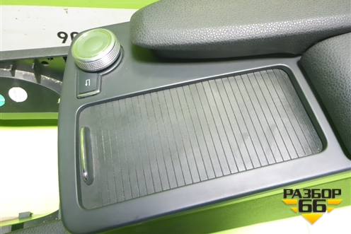 Подлокотник (правый руль) (A2046800150) для Mercedes Benz C-Klass W204 с 2007-2014г (Ц)