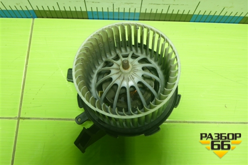 Моторчик отопителя (правый руль) (8K2820021) для Audi A4 (В8) с 2007-2015г (А4)