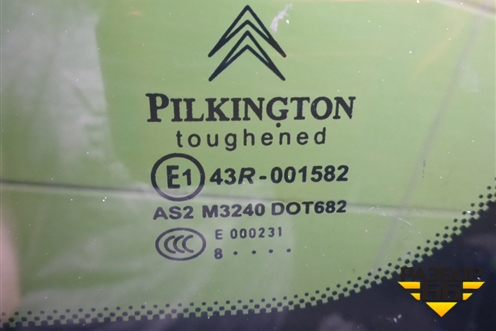 Стекло глухое правое (3-х дверный кузов) для Citroen C4 с 2005-2011г (С4)