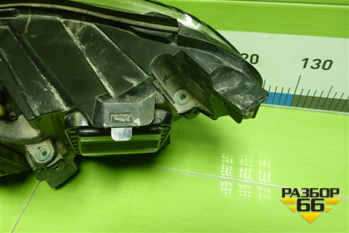 Фара правая (галоген) (9808572580) для Peugeot Expert с 2016г (Эксперт)