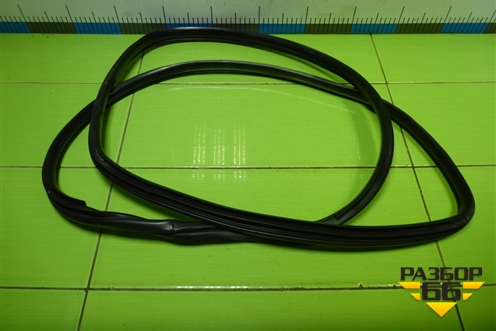 Уплотнитель двери задней правой для Hyundai ix 35 с 2010г (Ай икс 35)