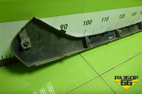 Накладка на решетку радиатора (865502Y000) для Hyundai ix 35 с 2010г (Ай икс 35)