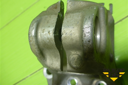 Кулак поворотный передний правый (3C0407258F) для Volkswagen Passat (B6) с 2005-2010г (Пассат Б6)