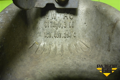 Кулак поворотный передний правый (3C0407258G) для Volkswagen Passat-CC с 2008г (Пассат ЦЦ)