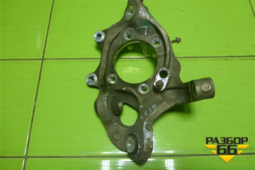 Кулак задний левый (A2043570305) для Mercedes Benz C-Klass W204 с 2007-2014г (Ц)