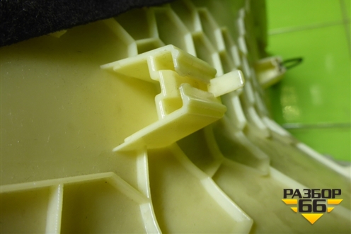 Обшивка стойки задняя верхняя левая (универсал) (4F9867245B) для Audi A6 (C6) с 2004-2011г (А6)