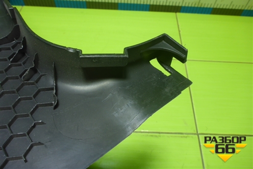 Обшивка стойки центральная нижняя левая (A2046900525) для Mercedes Benz C-Klass W204 с 2007-2014г (Ц)