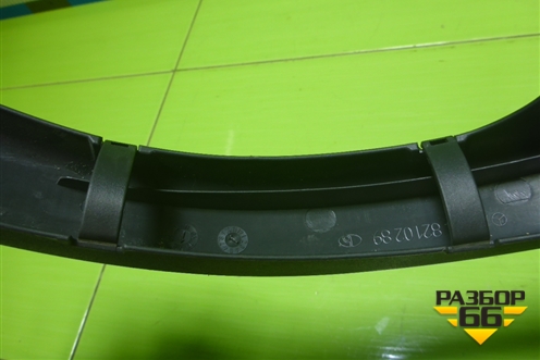 Накладка внутренняя (петли крышки багажника правая) (A2048210289) для Mercedes Benz C-Klass W204 с 2007-2014г (Ц)