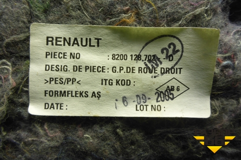 Обшивка багажника правая (седан) (8200128702) для Renault Megane 2 с 2002-2009г (Меган)