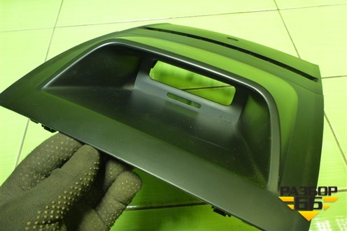 Накладка на торпедо (центральная верхняя) (82000078979) для Renault Megane 2 с 2002-2009г (Меган)