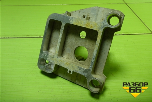 Кронштейн заднего бампера правый (8200010164) для Renault Megane 2 с 2002-2009г (Меган)