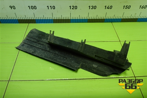 Дефлектор радиатора правый (8200158143) для Renault Megane 2 с 2002-2009г (Меган)