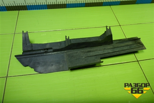 Дефлектор радиатора левый (8200158150) для Renault Megane 2 с 2002-2009г (Меган)