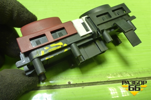 Кнопка аварийной сигнализации (8200407415) для Renault Megane 2 с 2002-2009г (Меган)