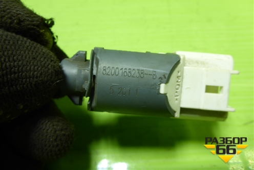 Датчик включения стопсигнала (8200168238) для Renault Megane 2 с 2002-2009г (Меган)