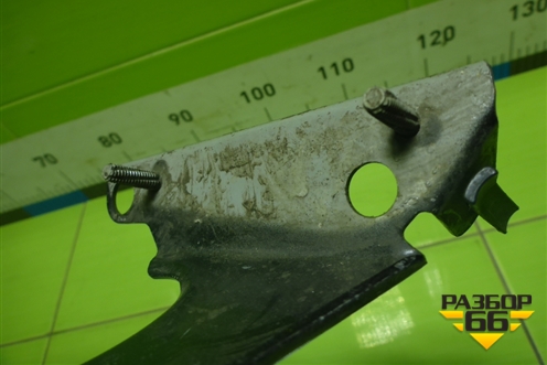 Кронштейн переднего крыла левый (8K0821135C) для Audi A4 (В8) с 2007-2015г (А4)