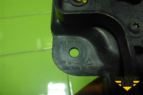 Кронштейн заднего бампера левый для Audi A6 (C6) с 2004-2011г (А6)