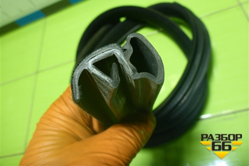 Уплотнитель двери передней правой (A2076920476) для Mercedes Benz E-Klass C207 (купе) с 2009г (Е Купе)