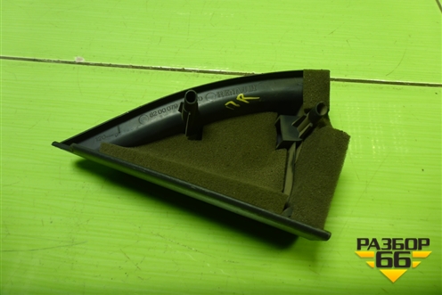 Накладка двери передней правой уголок (8200079927) для Renault Megane 2 с 2002-2009г (Меган)