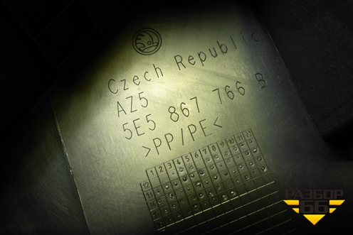 Обшивка стойки задняя нижняя правая (лифтбек) (5E5867766B) для Skoda Octavia (A7) с 2013г (Октавия)