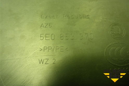 Обшивка стойки центральная нижняя правая (5E0853370) для Skoda Octavia (A7) с 2013г (Октавия)